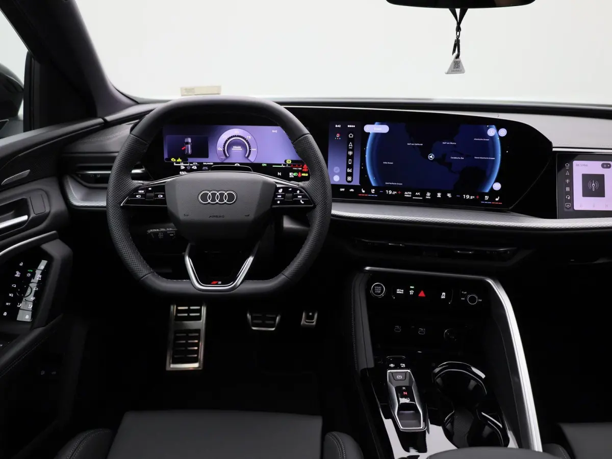 2.0 TFSI e-hybrid quattro S edition Competition Navigatie | Panorama-glasdak | Trekhaak | B&O | 21"LM Velgen | Stoelventilatie | Airco