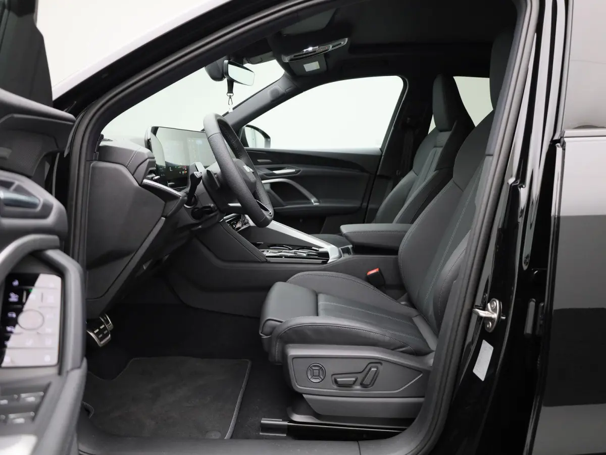2.0 TFSI e-hybrid quattro S edition Competition Navigatie | Panorama-glasdak | Trekhaak | B&O | 21"LM Velgen | Stoelventilatie | Airco
