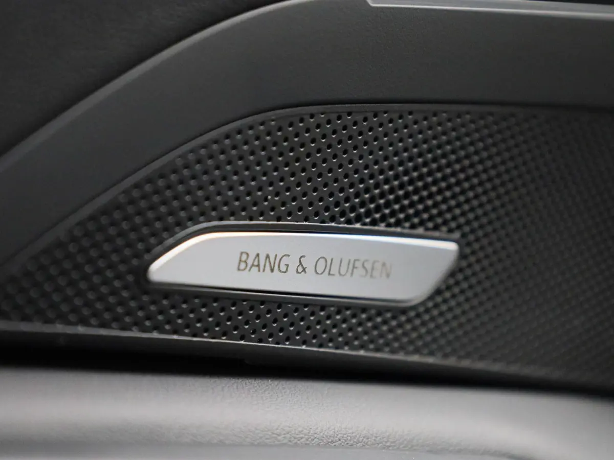 2.0 TFSI e-hybrid quattro S edition Competition Navigatie | Panorama-glasdak | Trekhaak | B&O | 21"LM Velgen | Stoelventilatie | Airco