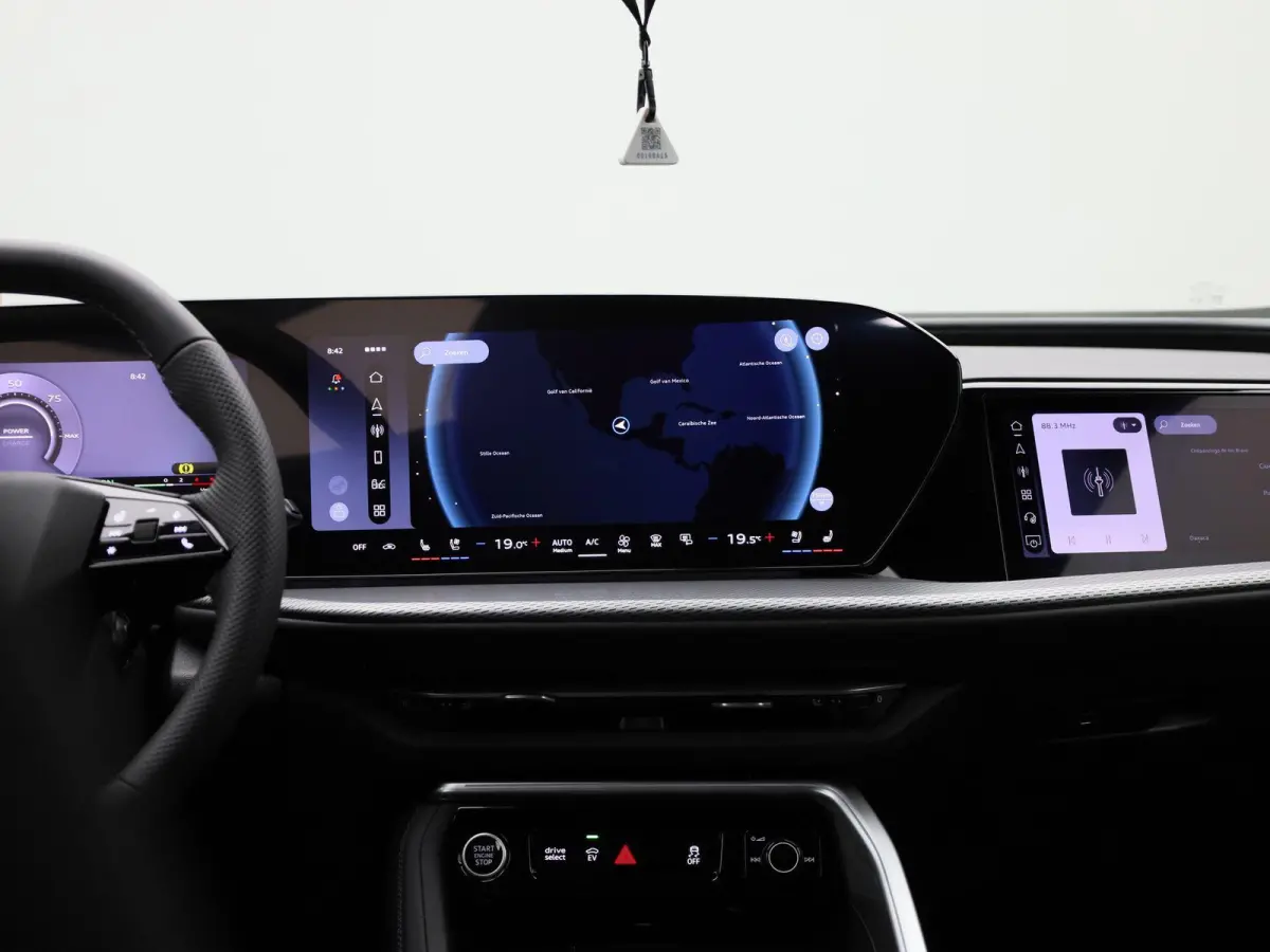 2.0 TFSI e-hybrid quattro S edition Competition Navigatie | Panorama-glasdak | Trekhaak | B&O | 21"LM Velgen | Stoelventilatie | Airco