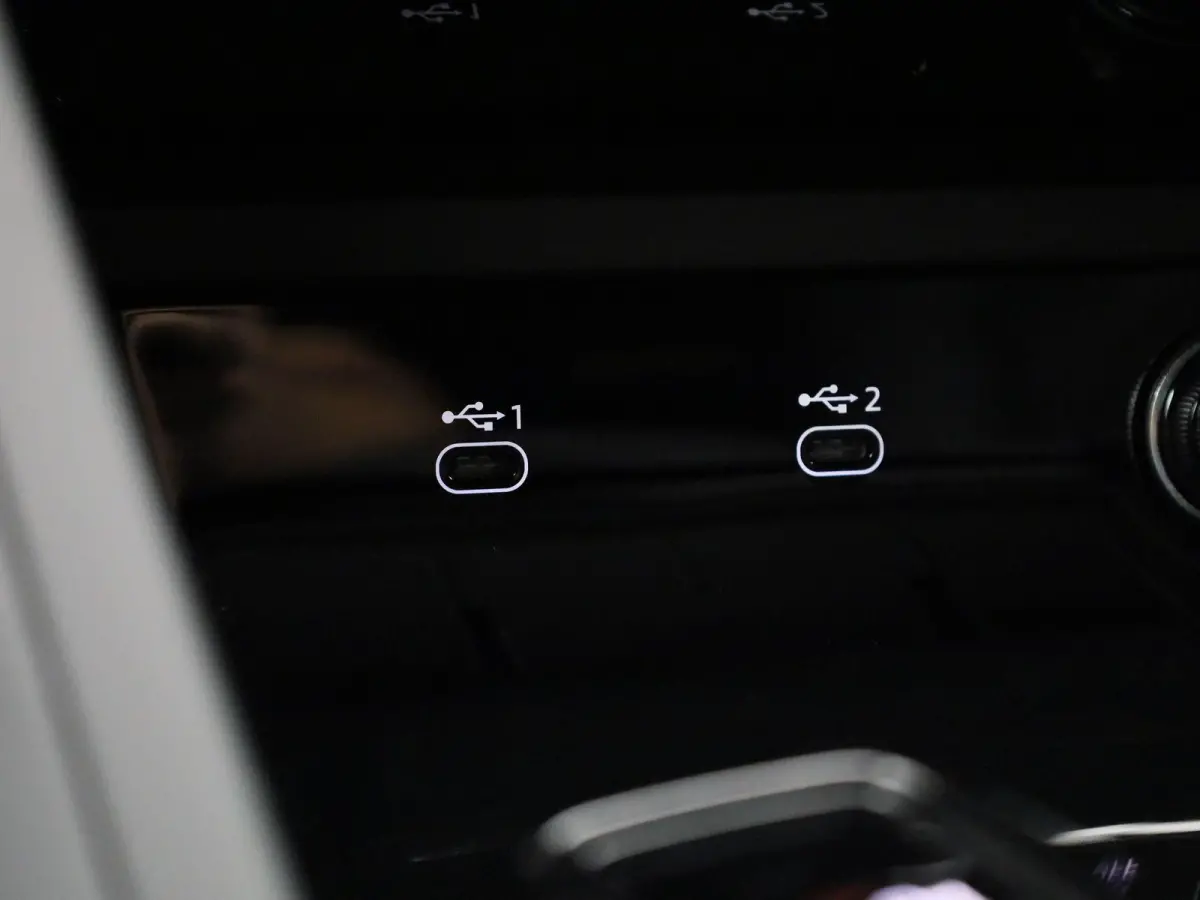 2.0 TFSI e-hybrid quattro S edition Competition Navigatie | Panorama-glasdak | Trekhaak | B&O | 21"LM Velgen | Stoelventilatie | Airco