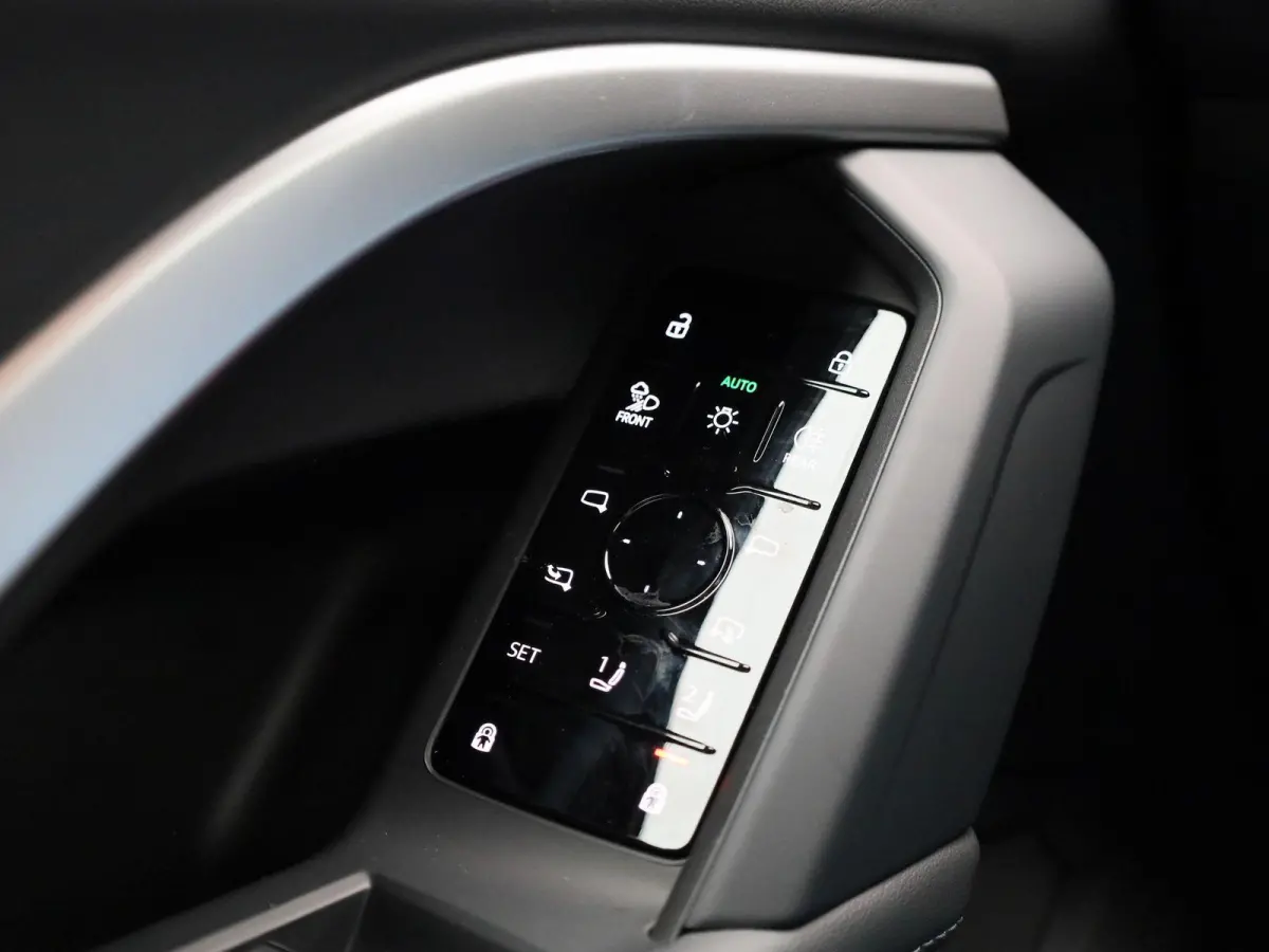 2.0 TFSI e-hybrid quattro S edition Competition Navigatie | Panorama-glasdak | Trekhaak | B&O | 21"LM Velgen | Stoelventilatie | Airco
