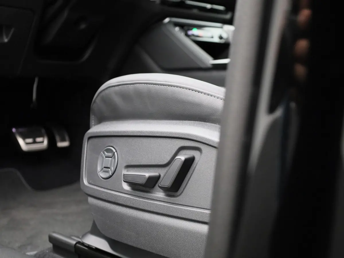 2.0 TFSI e-hybrid quattro S edition Competition Navigatie | Panorama-glasdak | Trekhaak | B&O | 21"LM Velgen | Stoelventilatie | Airco
