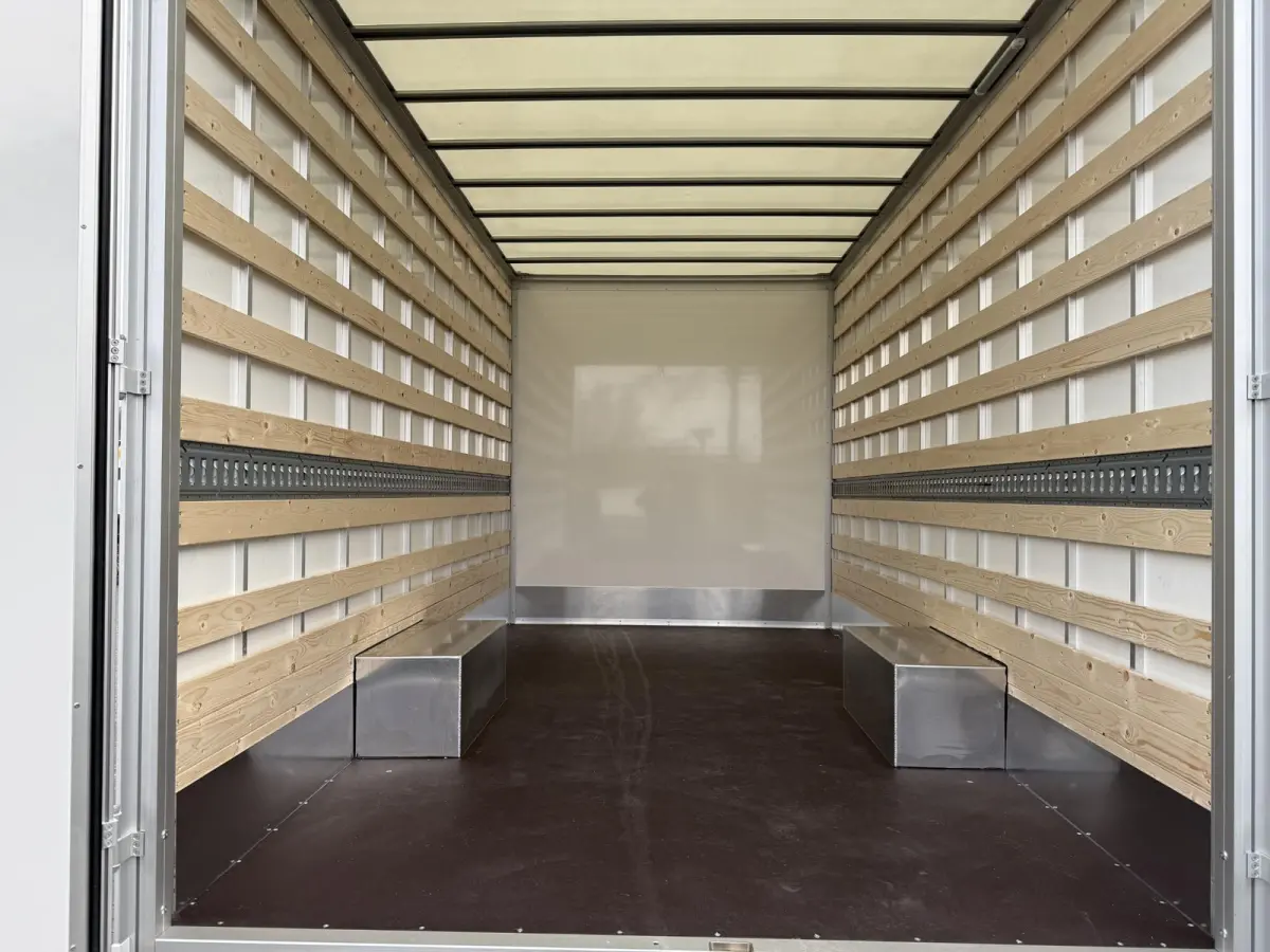 L3 3.5t Zwaar 180 pk | Bakwagen | Achteruitrijcamera | Parkeersensoren Achter | Airco | Cruise Control | DAB Ontvanger | 2 Zitplaatsen Rechtsvoor | Reservewiel | Buitenspiegels Elektrisch Ve