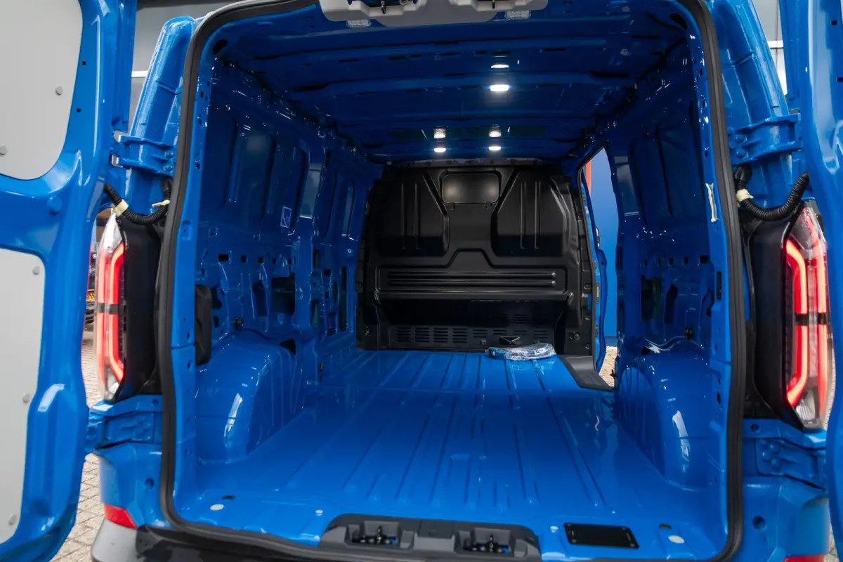 L2H1 Trend | Trekhaak+2300kg trekgewicht! | Cruise control | Navi | Camera | LED | Direct leverbaar! | Achteruitrijcamera - digitaal | Cruisecontrolsysteem (Cruisecontrol) | Koplamp LED