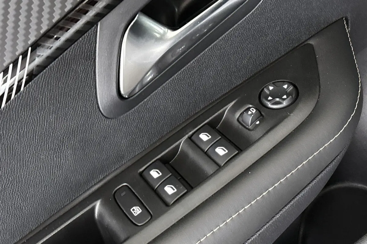 1.2 PureTech 100 Allure Apple CarPlay Climate Control