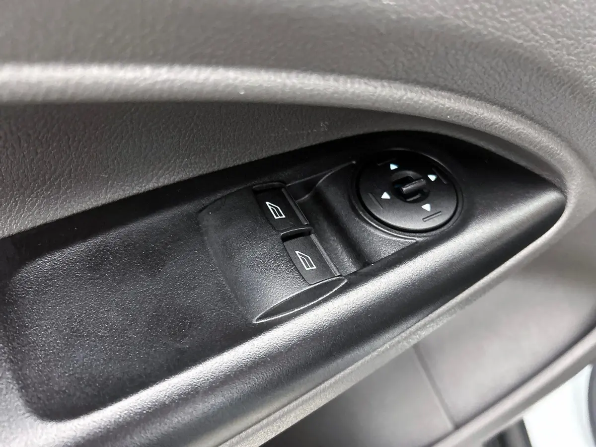 1.5 EcoBlue Automaat L2 Trend Navigatie Airco Parkeersensoren Cruise Control 3Zits Camera DAB+
