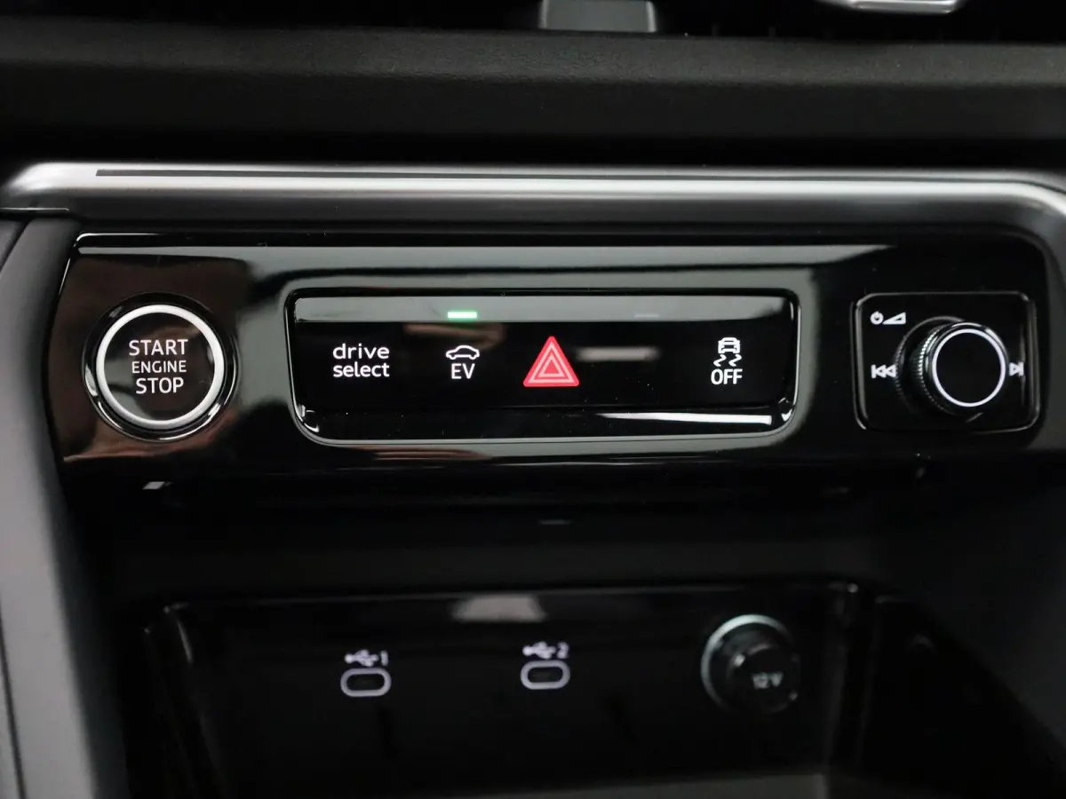 2.0 TFSI e-hybrid quattro S edition Competition Navigatie | Panorama Glasdak | Trekhaak | 21" Lm Velgen | Stoelventilatie | B&O | Airco