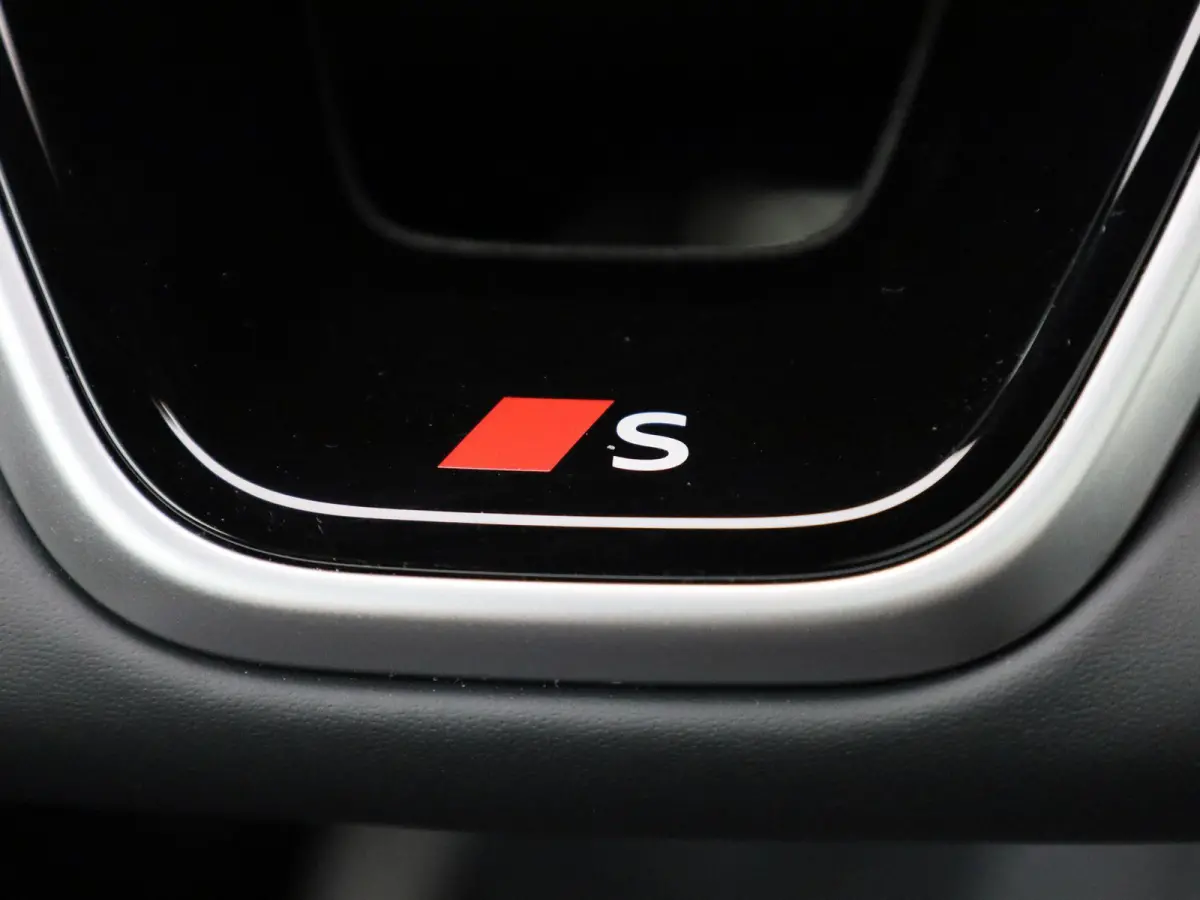 2.0 TFSI e-hybrid quattro S edition Competition Navigatie | Panorama Glasdak | Trekhaak | 21" Lm Velgen | Stoelventilatie | B&O | Airco
