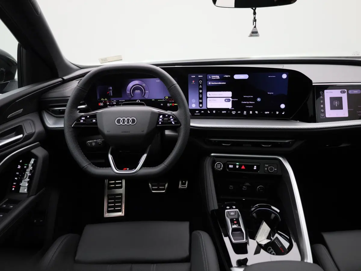2.0 TFSI e-hybrid quattro S edition Competition Navigatie | Panorama Glasdak | Trekhaak | 21" Lm Velgen | Stoelventilatie | B&O | Airco