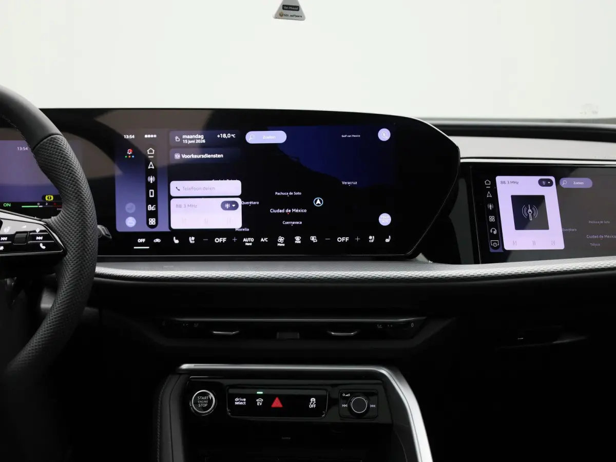 2.0 TFSI e-hybrid quattro S edition Competition Navigatie | Panorama Glasdak | Trekhaak | 21" Lm Velgen | Stoelventilatie | B&O | Airco