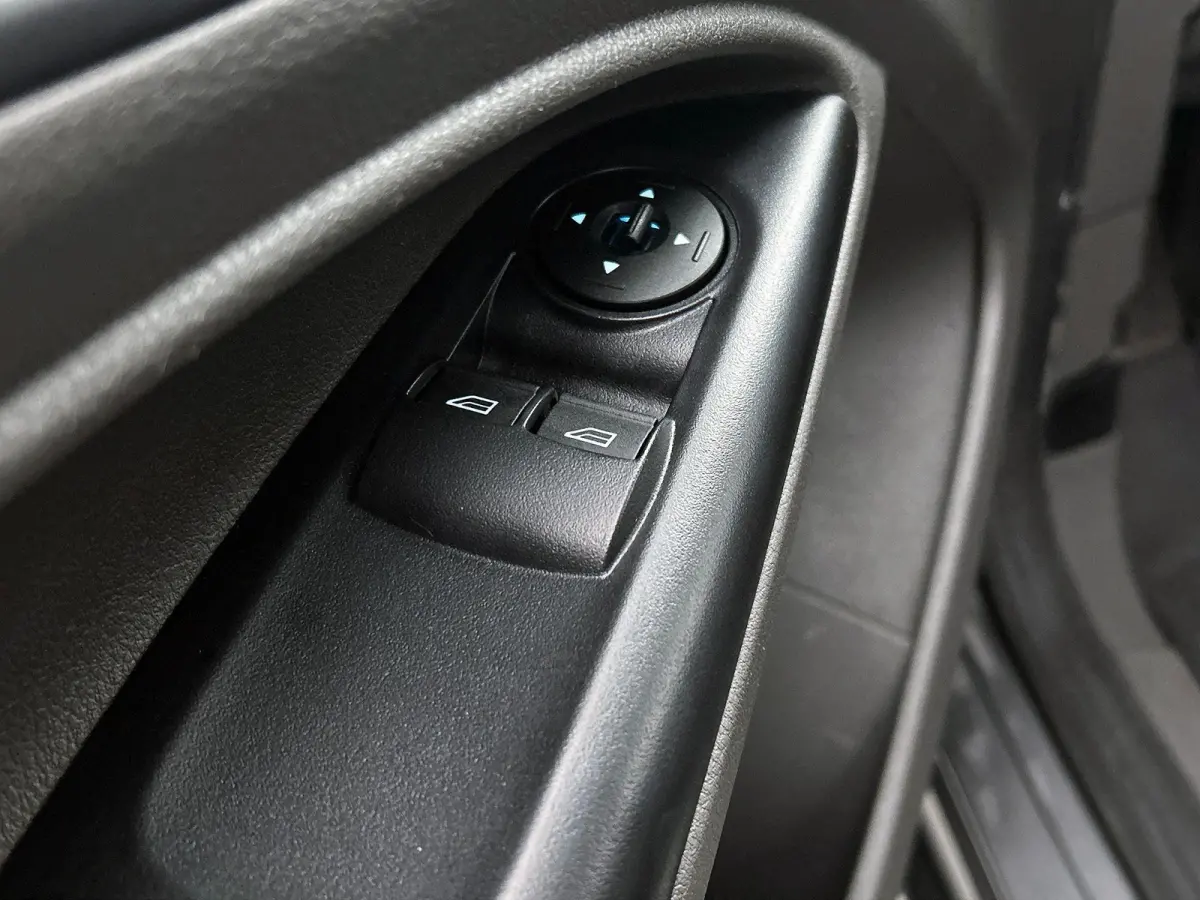 1.5 EcoBlue L2 Trend Automaat Navigatie Airco Parkeersensoren Cruise Control 3Zits Camera DAB+