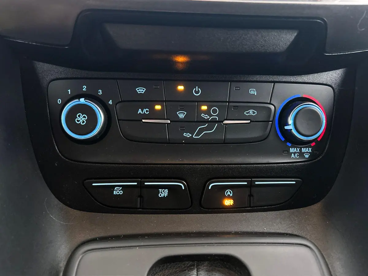 1.5 EcoBlue Automaat L2 Trend Navigatie Airco Parkeersensoren Cruise Control 3Zits Camera DAB+
