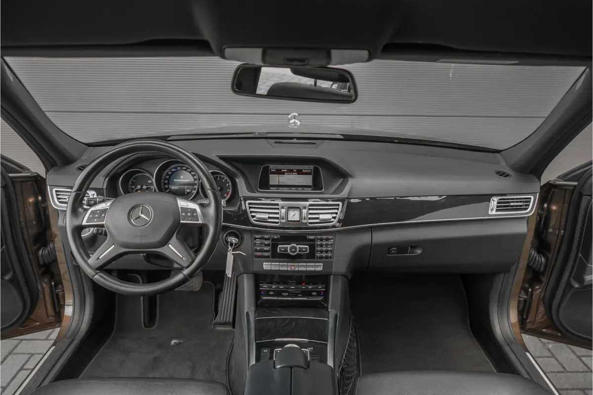 250 Ambition Elegance 7-Pers Leder LED Cruise