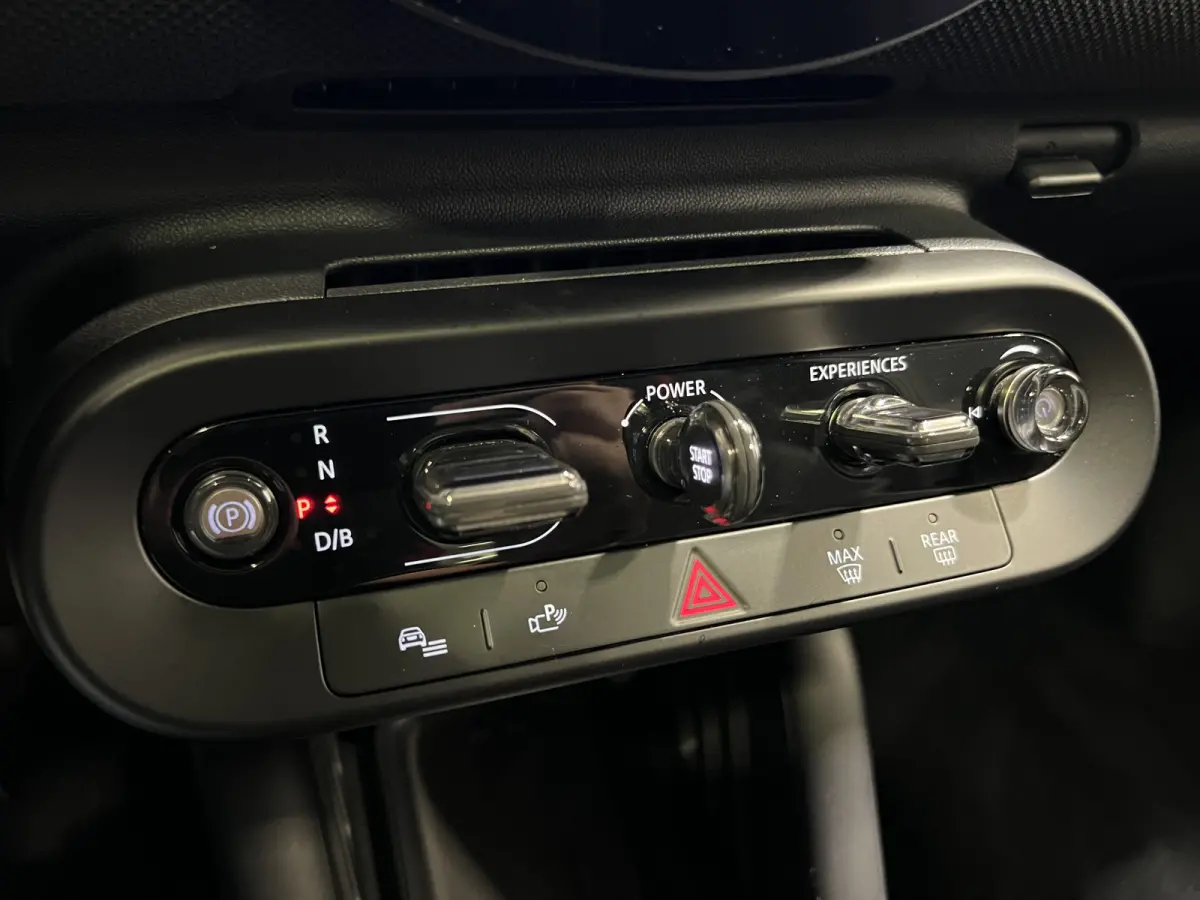 3-Deurs SE John Cooper Works M 54.2 kWh | SoH 97.1% | Navigatie/Android/Apple Carplay | LM Velgen 18" | Voorstoelen + Stuur Verwarmd | Elektrisch Glazen Panoramadak | Cruise Control | Airco 