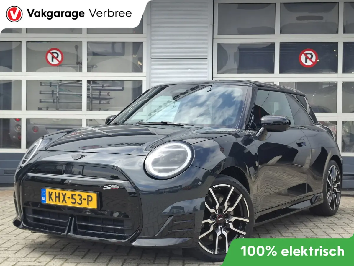 3-Deurs SE John Cooper Works M 54.2 kWh | SoH 97.1% | Navigatie/Android/Apple Carplay | LM Velgen 18" | Voorstoelen + Stuur Verwarmd | Elektrisch Glazen Panoramadak | Cruise Control | Airco 