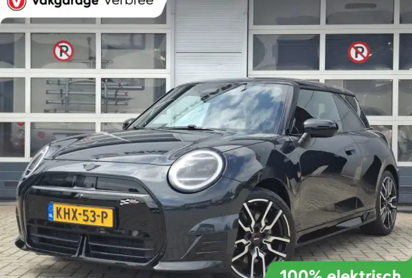 3-Deurs SE John Cooper Works M 54.2 kWh | SoH 97.1% | Navigatie/Android/Apple Carplay | LM Velgen 18" | Voorstoelen + Stuur Verwarmd | Elektrisch Glazen Panoramadak | Cruise Control | Airco 