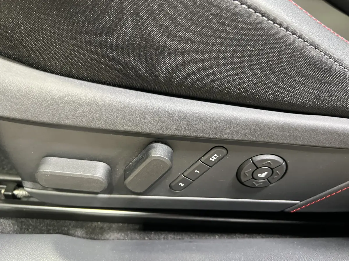 3-Deurs SE John Cooper Works M 54.2 kWh | SoH 97.1% | Navigatie/Android/Apple Carplay | LM Velgen 18" | Voorstoelen + Stuur Verwarmd | Elektrisch Glazen Panoramadak | Cruise Control | Airco 