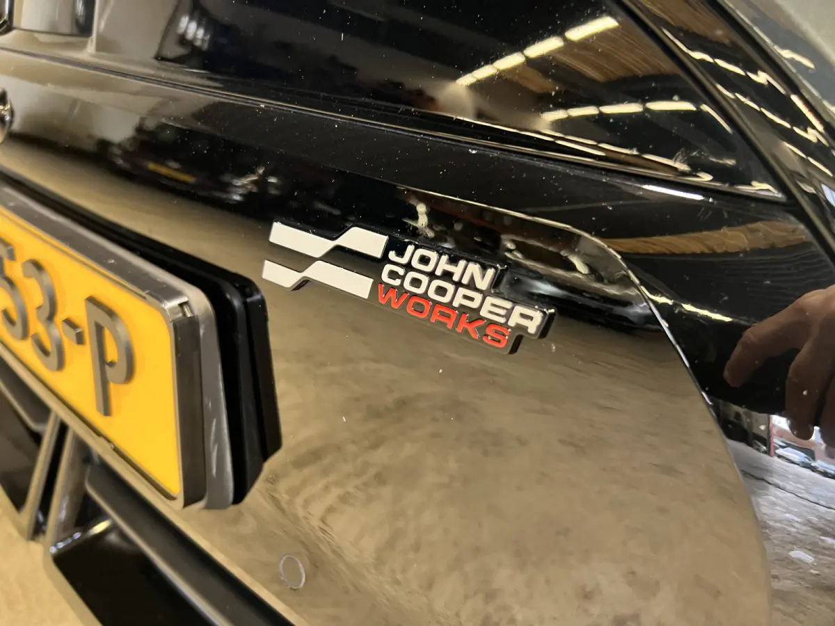 3-Deurs SE John Cooper Works M 54.2 kWh | SoH 97.1% | Navigatie/Android/Apple Carplay | LM Velgen 18" | Voorstoelen + Stuur Verwarmd | Elektrisch Glazen Panoramadak | Cruise Control | Airco 