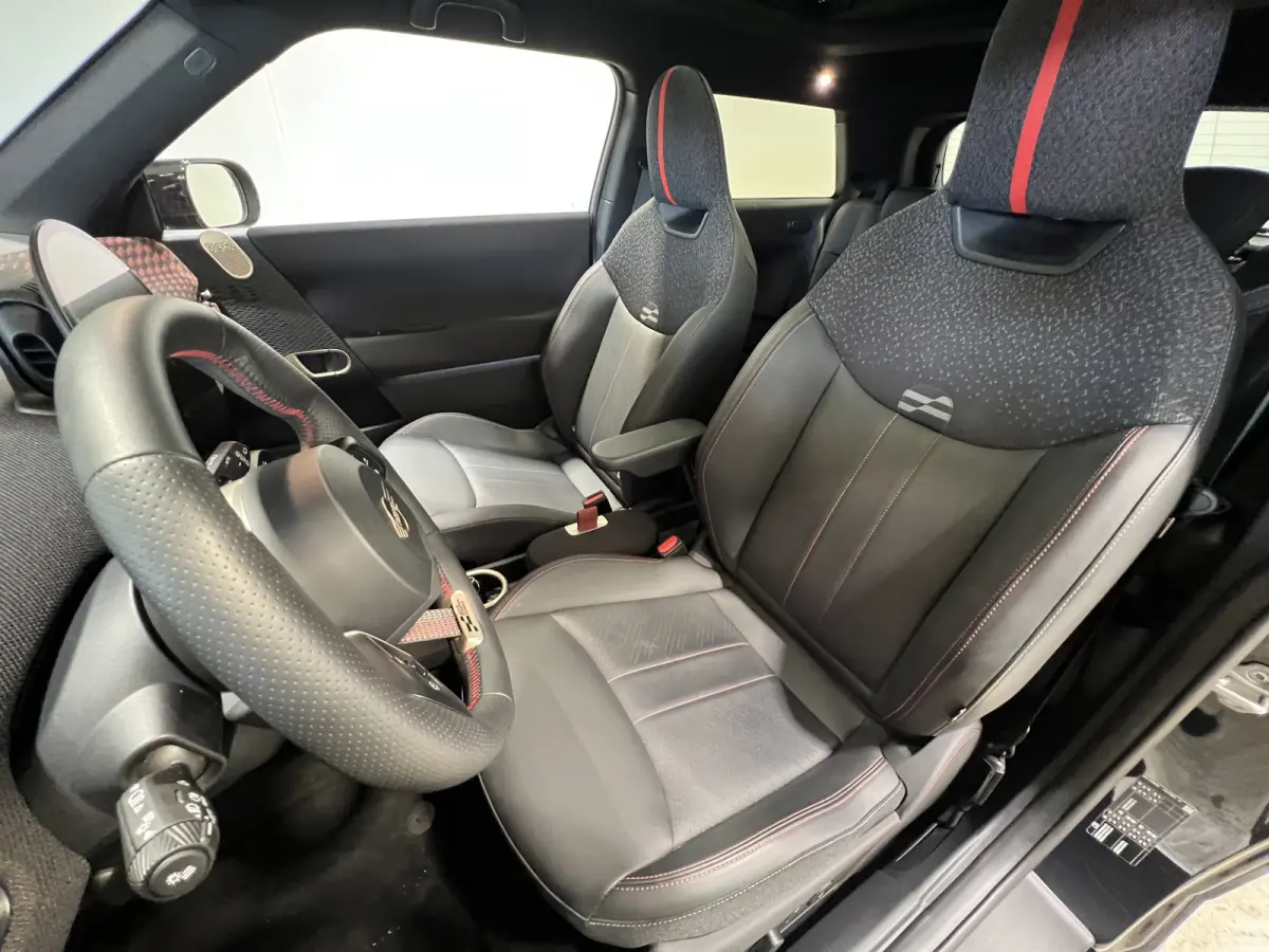 3-Deurs SE John Cooper Works M 54.2 kWh | SoH 97.1% | Navigatie/Android/Apple Carplay | LM Velgen 18" | Voorstoelen + Stuur Verwarmd | Elektrisch Glazen Panoramadak | Cruise Control | Airco 