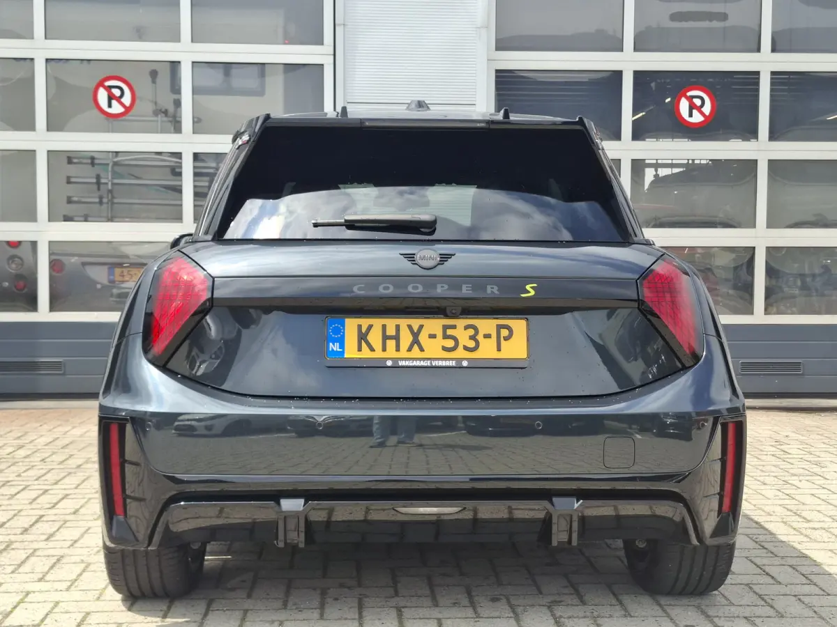3-Deurs SE John Cooper Works M 54.2 kWh | SoH 97.1% | Navigatie/Android/Apple Carplay | LM Velgen 18" | Voorstoelen + Stuur Verwarmd | Elektrisch Glazen Panoramadak | Cruise Control | Airco 