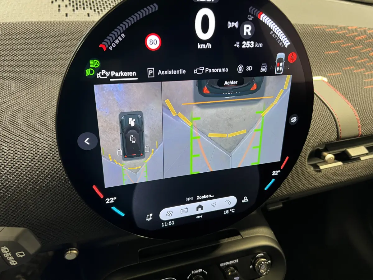 3-Deurs SE John Cooper Works M 54.2 kWh | SoH 97.1% | Navigatie/Android/Apple Carplay | LM Velgen 18" | Voorstoelen + Stuur Verwarmd | Elektrisch Glazen Panoramadak | Cruise Control | Airco 