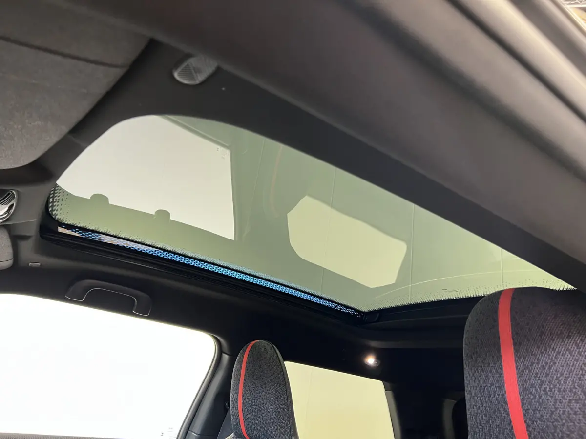 3-Deurs SE John Cooper Works M 54.2 kWh | SoH 97.1% | Navigatie/Android/Apple Carplay | LM Velgen 18" | Voorstoelen + Stuur Verwarmd | Elektrisch Glazen Panoramadak | Cruise Control | Airco 