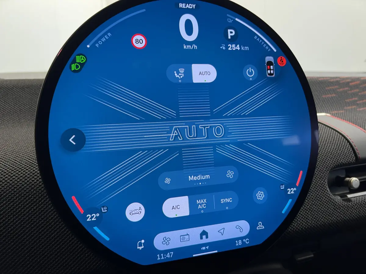3-Deurs SE John Cooper Works M 54.2 kWh | SoH 97.1% | Navigatie/Android/Apple Carplay | LM Velgen 18" | Voorstoelen + Stuur Verwarmd | Elektrisch Glazen Panoramadak | Cruise Control | Airco 
