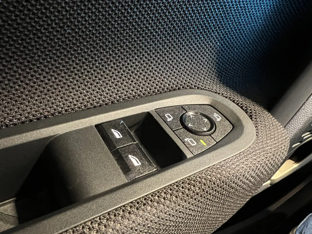 3-Deurs SE John Cooper Works M 54.2 kWh | SoH 97.1% | Navigatie/Android/Apple Carplay | LM Velgen 18" | Voorstoelen + Stuur Verwarmd | Elektrisch Glazen Panoramadak | Cruise Control | Airco 