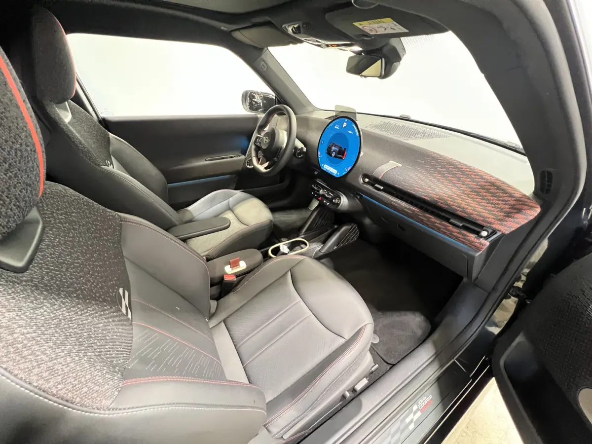 3-Deurs SE John Cooper Works M 54.2 kWh | SoH 97.1% | Navigatie/Android/Apple Carplay | LM Velgen 18" | Voorstoelen + Stuur Verwarmd | Elektrisch Glazen Panoramadak | Cruise Control | Airco 