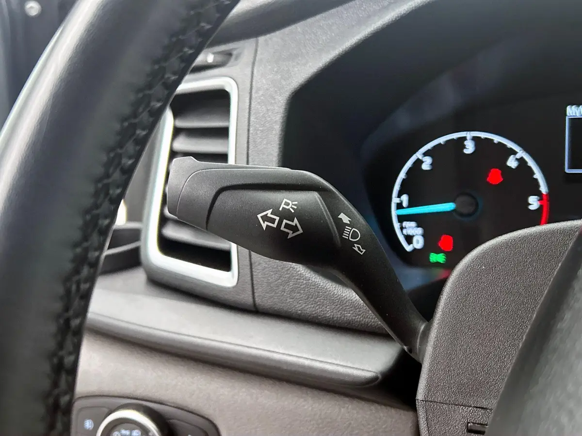 300 2.0 TDCI L2H1 Limited Dubbele Cabine Automaat Navigatie Airco 2 Schuifdeuren Trekhaak Parkeersensoren Carplay DAB