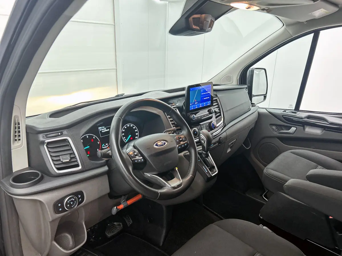 300 2.0 TDCI L2H1 Limited Dubbele Cabine Automaat Navigatie Airco 2 Schuifdeuren Trekhaak Parkeersensoren Carplay DAB
