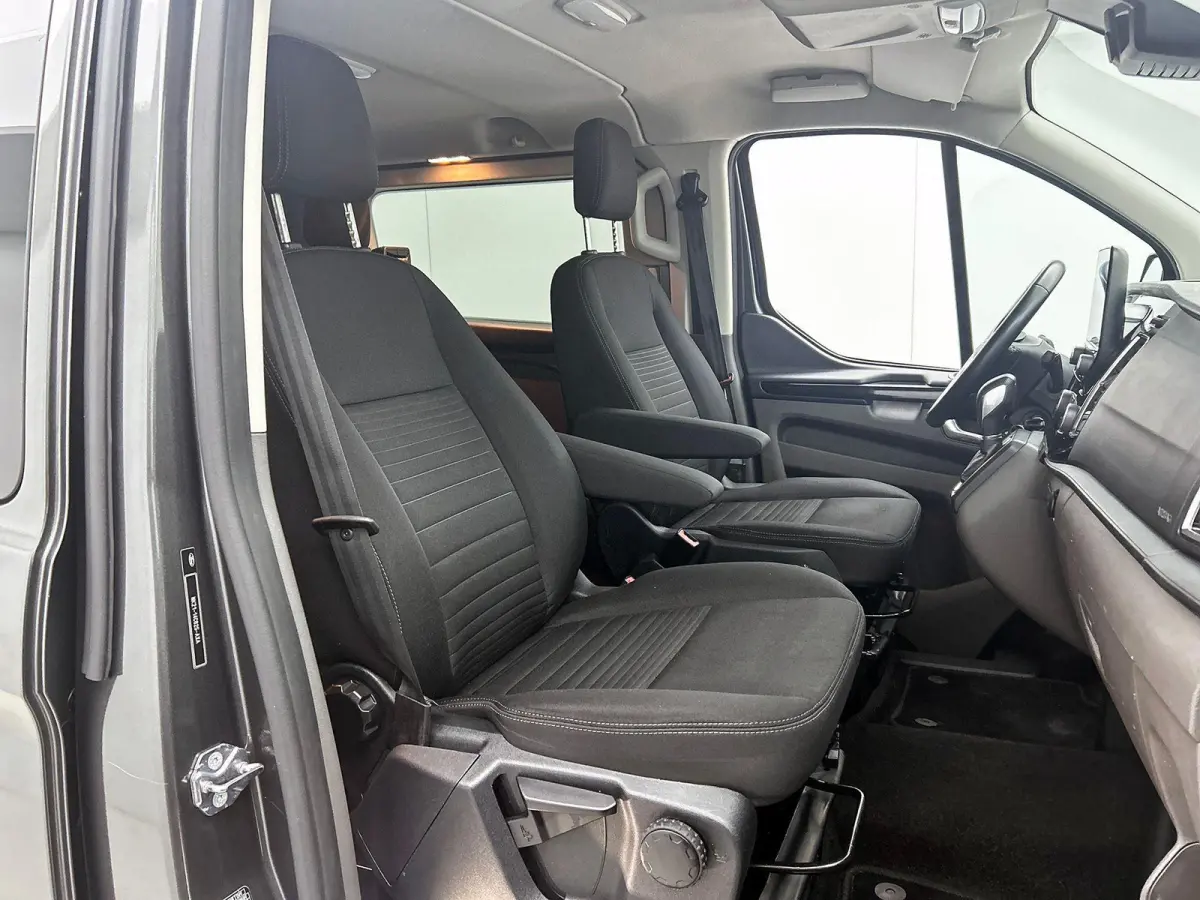 300 2.0 TDCI L2H1 Limited Dubbele Cabine Automaat Navigatie Airco 2 Schuifdeuren Trekhaak Parkeersensoren Carplay DAB