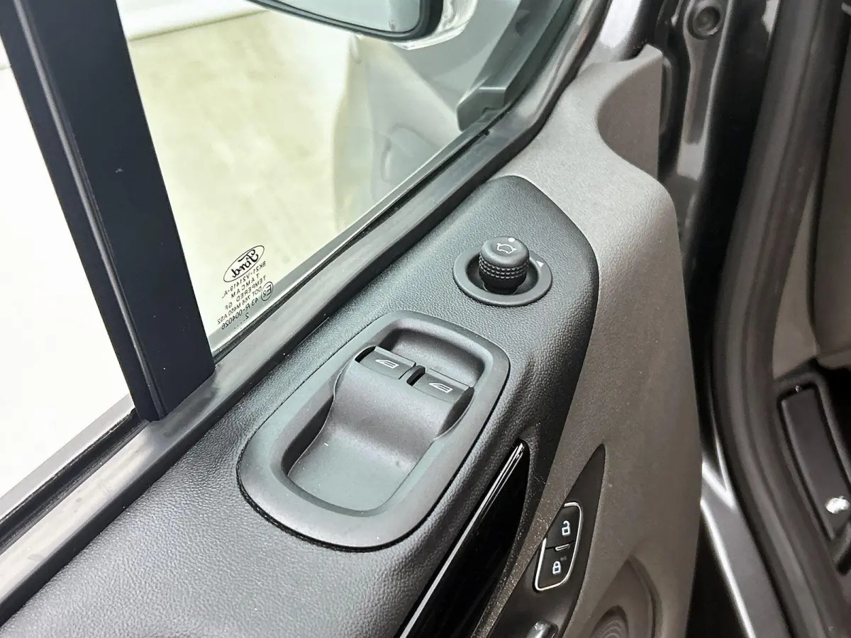 300 2.0 TDCI L2H1 Limited Dubbele Cabine Automaat Navigatie Airco 2 Schuifdeuren Trekhaak Parkeersensoren Carplay DAB