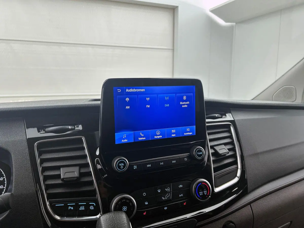 300 2.0 TDCI L2H1 Limited Dubbele Cabine Automaat Navigatie Airco 2 Schuifdeuren Trekhaak Parkeersensoren Carplay DAB