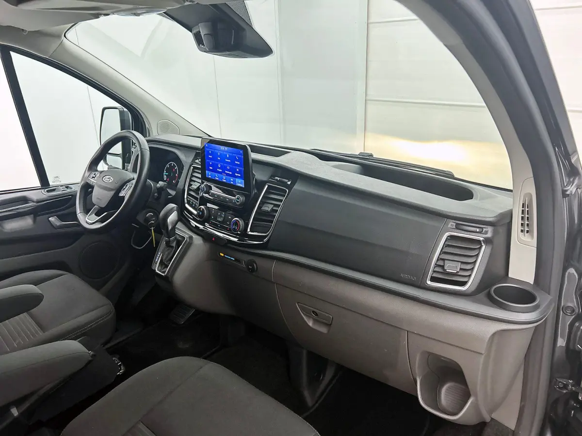 300 2.0 TDCI L2H1 Limited Dubbele Cabine Automaat Navigatie Airco 2 Schuifdeuren Trekhaak Parkeersensoren Carplay DAB