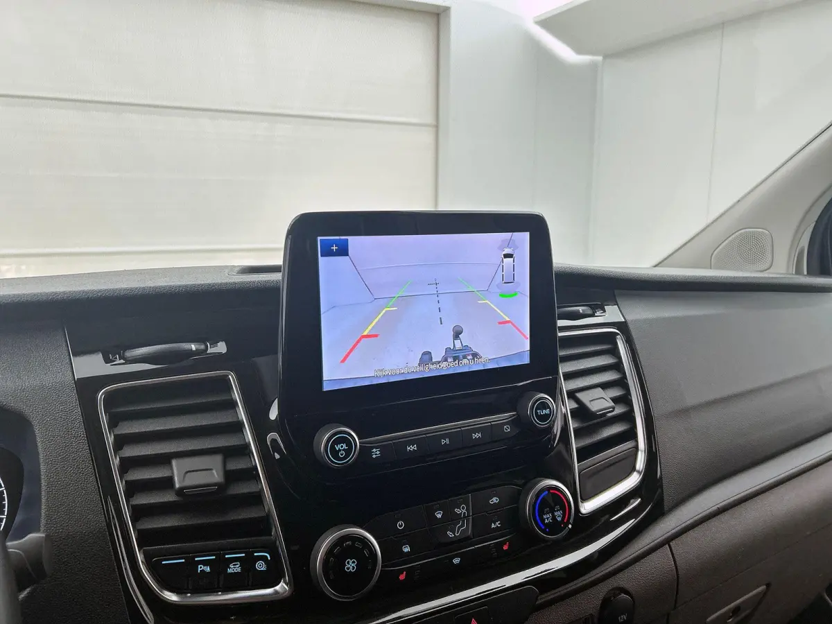 300 2.0 TDCI L2H1 Limited Dubbele Cabine Automaat Navigatie Airco 2 Schuifdeuren Trekhaak Parkeersensoren Carplay DAB