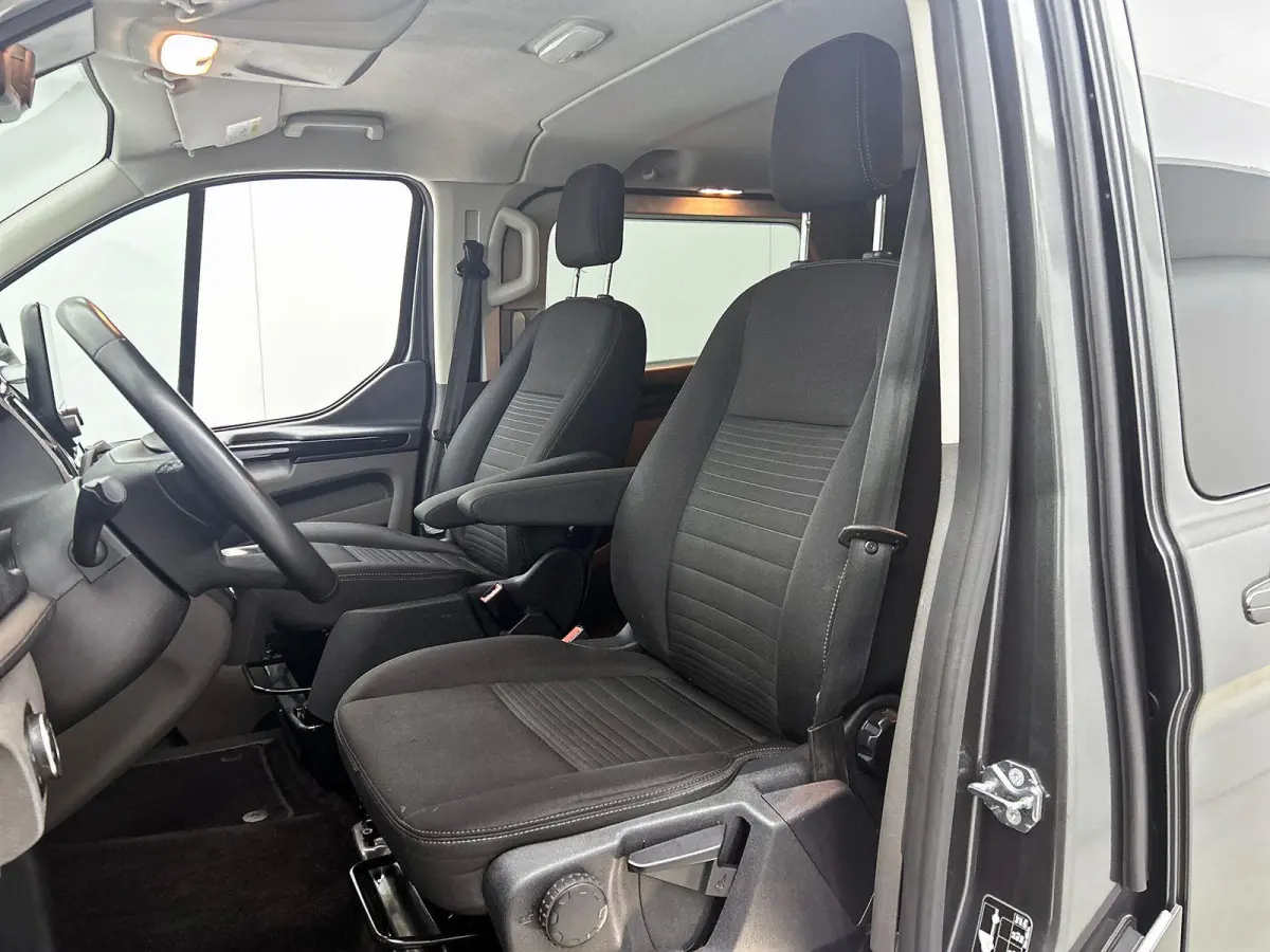 300 2.0 TDCI L2H1 Limited Dubbele Cabine Automaat Navigatie Airco 2 Schuifdeuren Trekhaak Parkeersensoren Carplay DAB