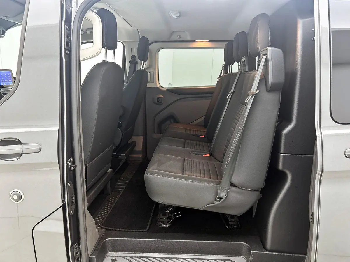 300 2.0 TDCI L2H1 Limited Dubbele Cabine Automaat Navigatie Airco 2 Schuifdeuren Trekhaak Parkeersensoren Carplay DAB