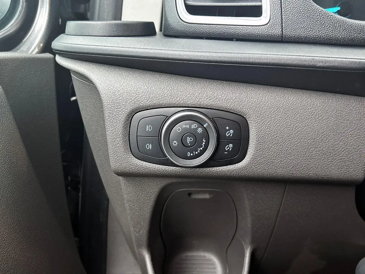 300 2.0 TDCI L2H1 Limited Dubbele Cabine Automaat Navigatie Airco 2 Schuifdeuren Trekhaak Parkeersensoren Carplay DAB