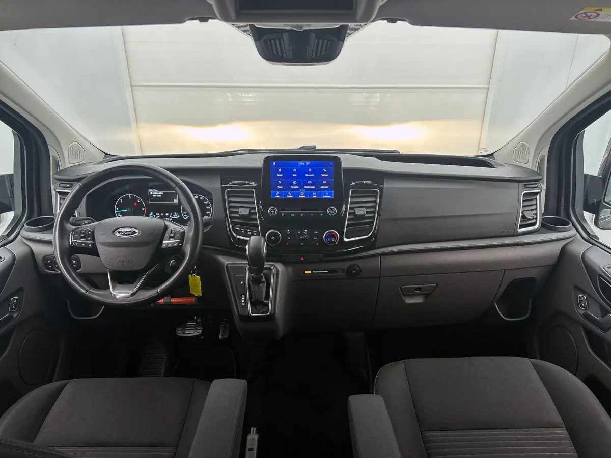 300 2.0 TDCI L2H1 Limited Dubbele Cabine Automaat Navigatie Airco 2 Schuifdeuren Trekhaak Parkeersensoren Carplay DAB
