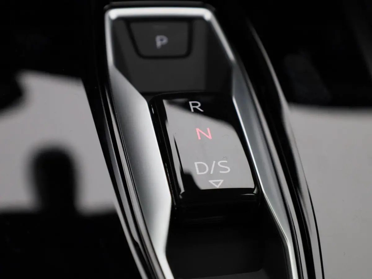 30 TFSI Advanced edition Navigatie | 17" Lm Velgen | Parkeersensoren achter | Apple Carplay