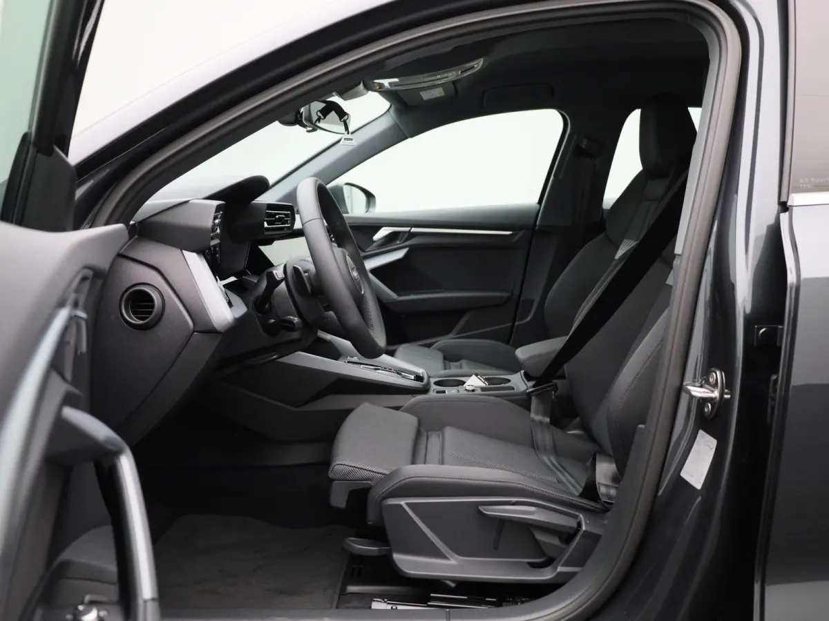 30 TFSI Advanced edition Navigatie | 17" Lm Velgen | Parkeersensoren achter | Apple Carplay