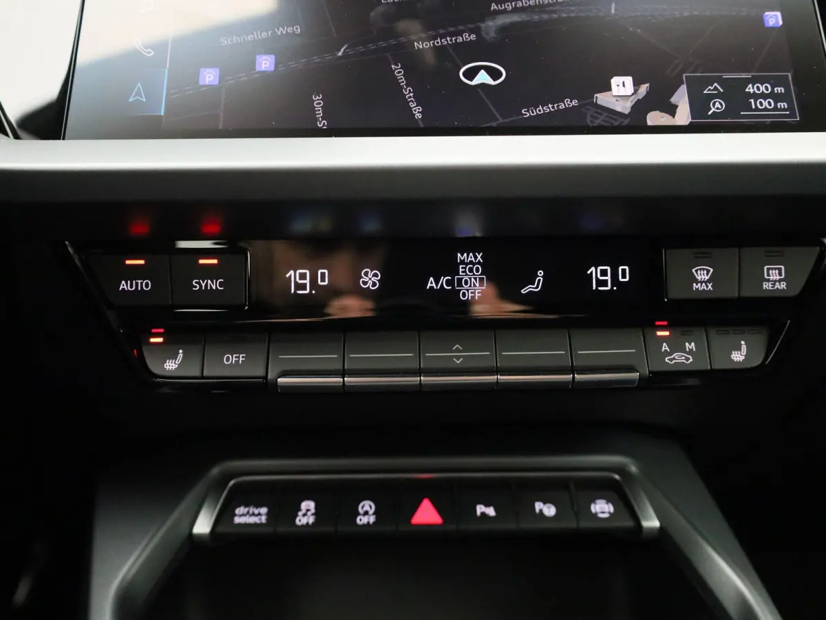 30 TFSI Advanced edition Navigatie | 17" Lm Velgen | Parkeersensoren achter | Apple Carplay