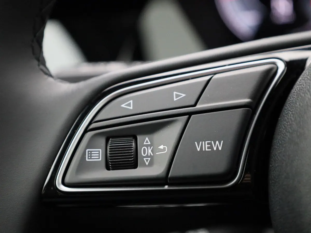 30 TFSI Advanced edition Navigatie | 17" Lm Velgen | Parkeersensoren achter | Apple Carplay