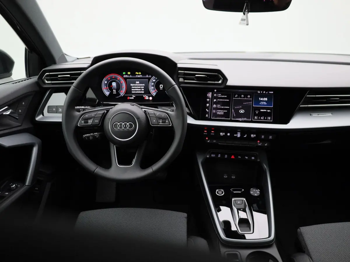 30 TFSI Advanced edition Navigatie | 17" Lm Velgen | Parkeersensoren achter | Apple Carplay