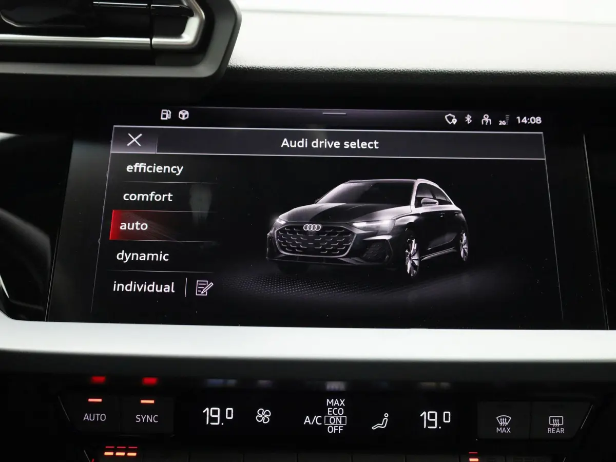30 TFSI Advanced edition Navigatie | 17" Lm Velgen | Parkeersensoren achter | Apple Carplay