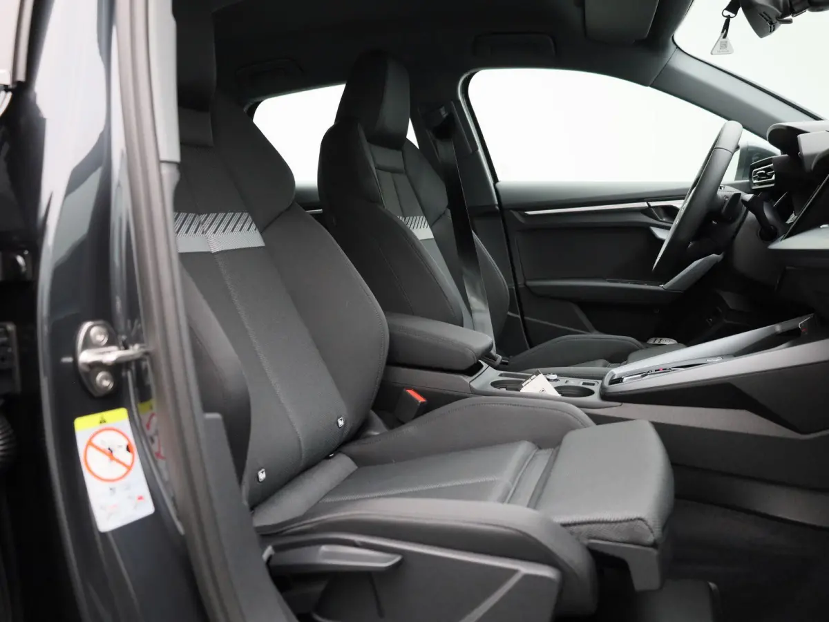 30 TFSI Advanced edition Navigatie | 17" Lm Velgen | Parkeersensoren achter | Apple Carplay