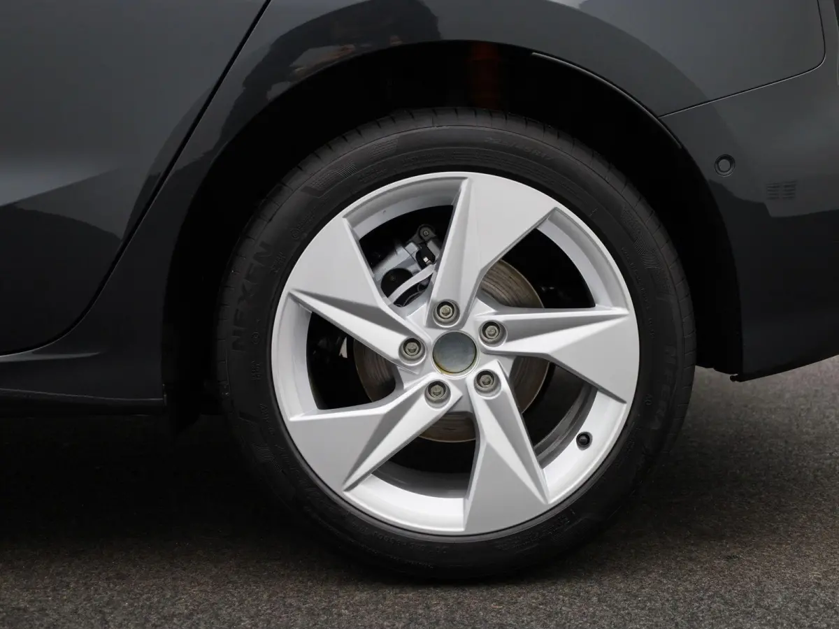 30 TFSI Advanced edition Navigatie | 17" Lm Velgen | Parkeersensoren achter | Apple Carplay