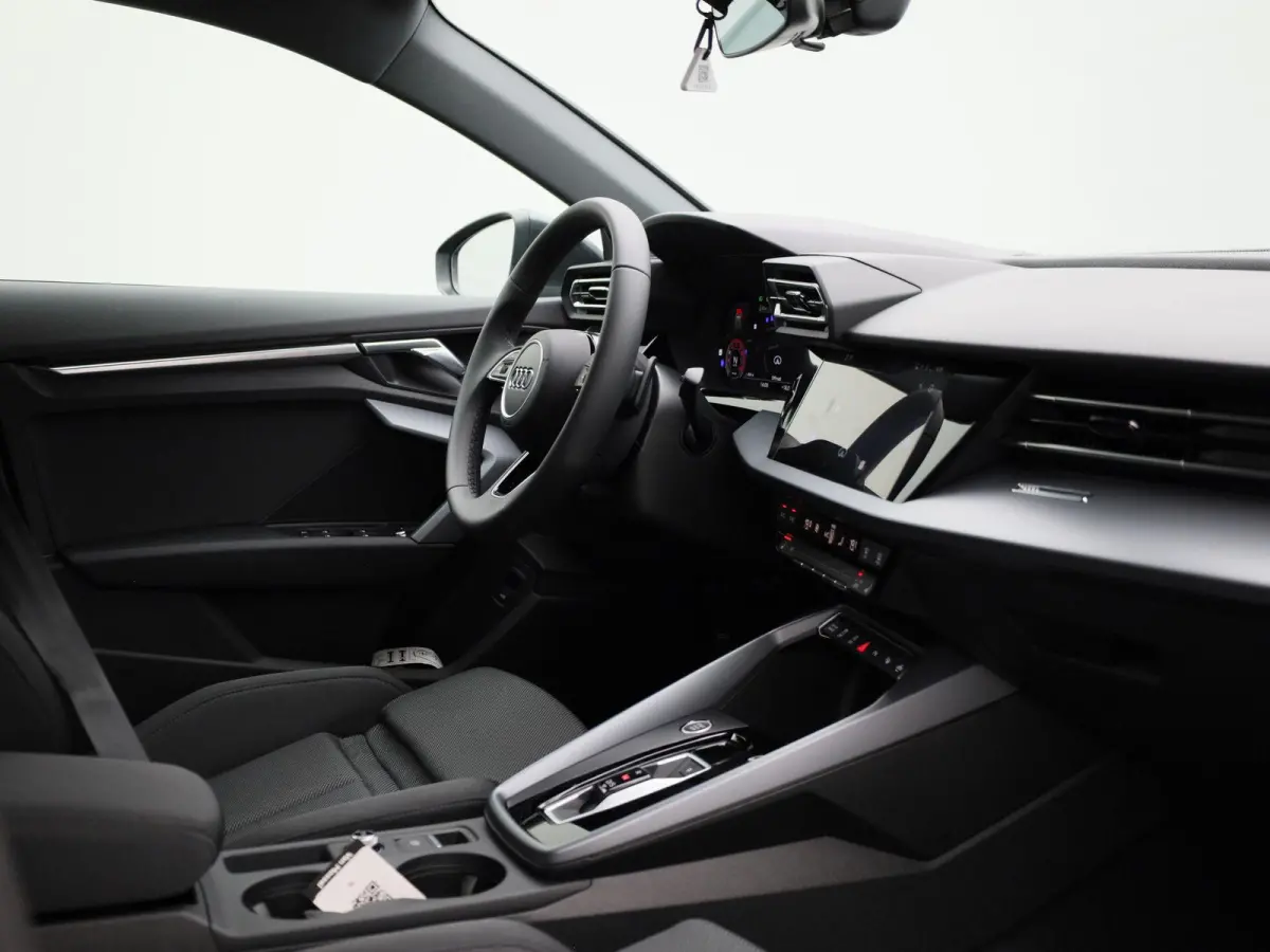 30 TFSI Advanced edition Navigatie | 17" Lm Velgen | Parkeersensoren achter | Apple Carplay
